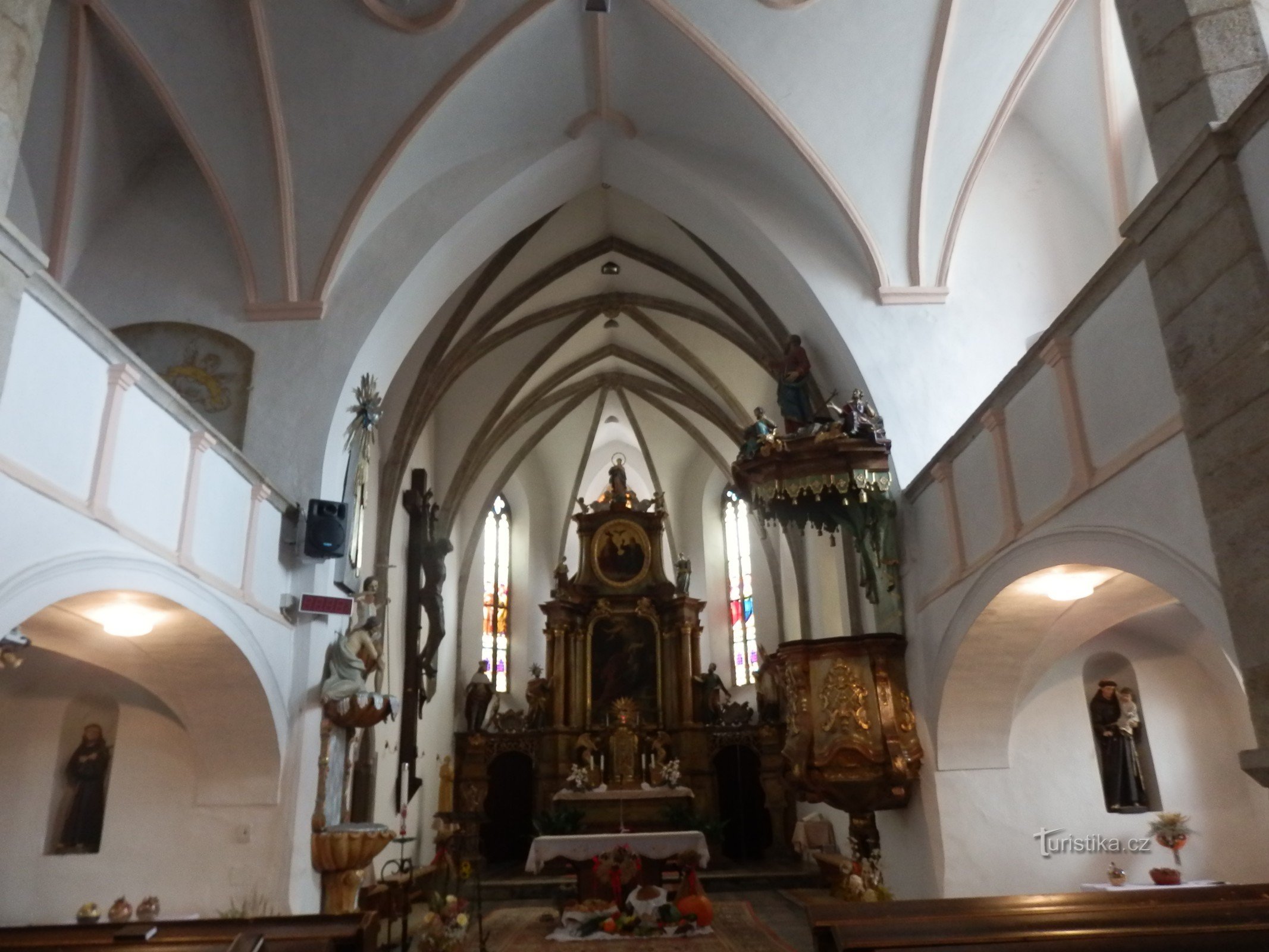 interieur van de kerk van St. Stanislava