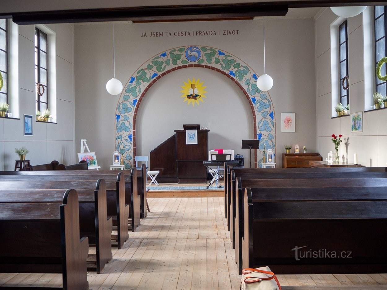 Interior de la sala de oración.