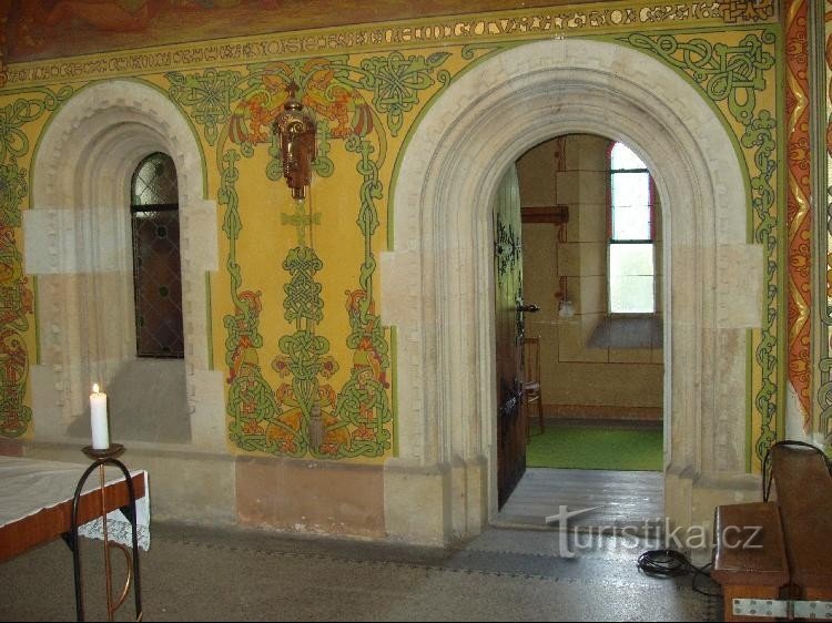 Interieur van de sacristie: Geschilderd interieur van de kerk in Grunta