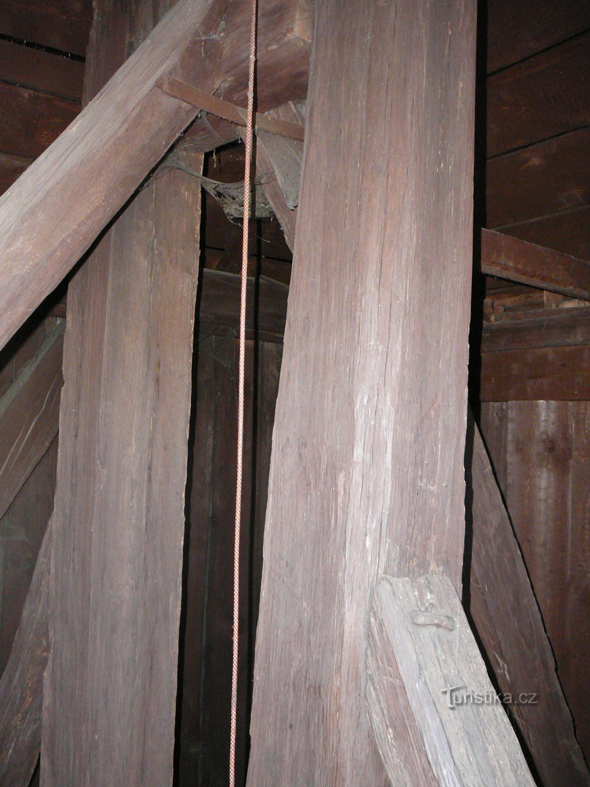 Innenraum des Glockenturms in Banh II