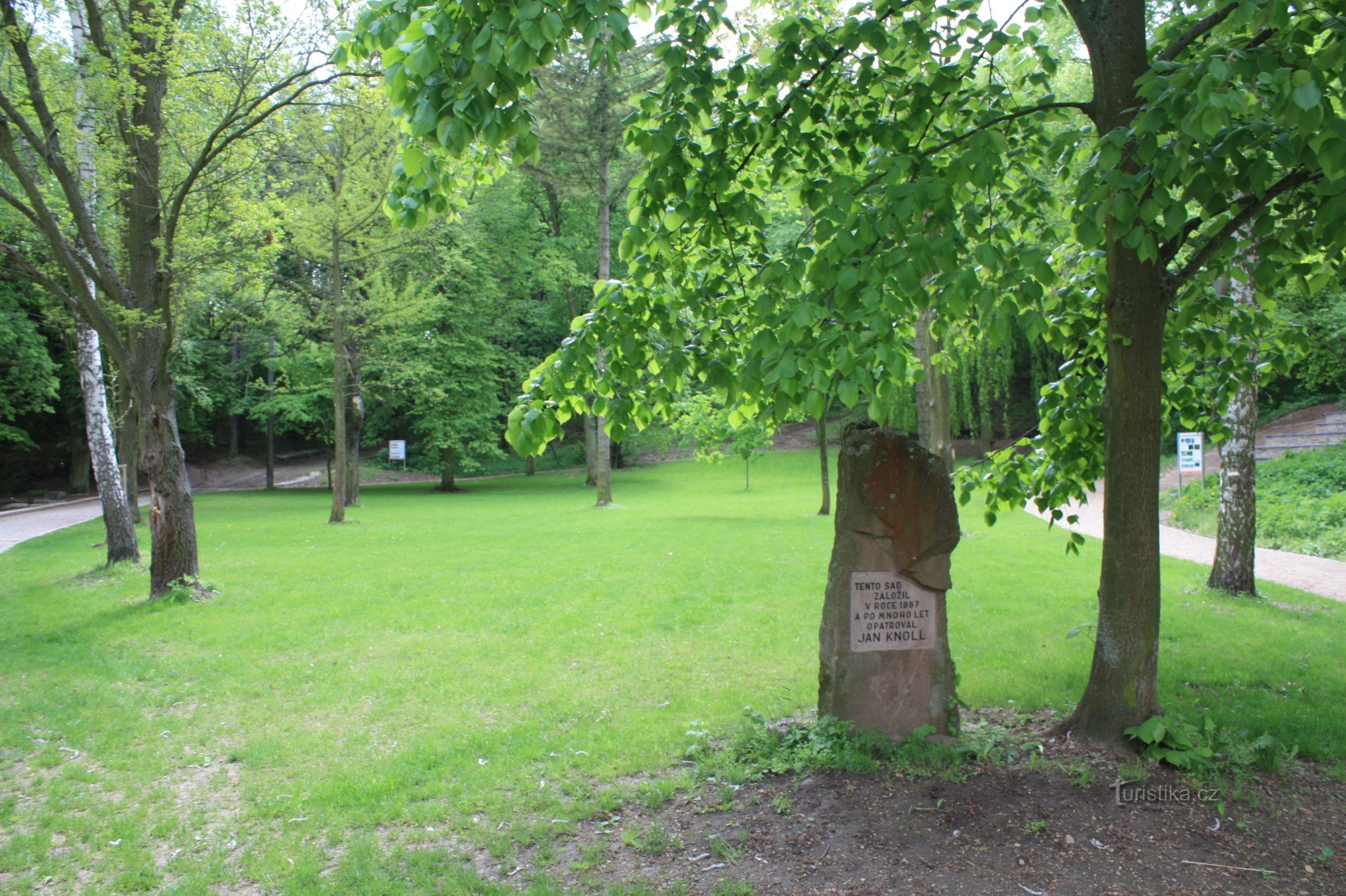 イヴァンチツェ - レナ市立公園