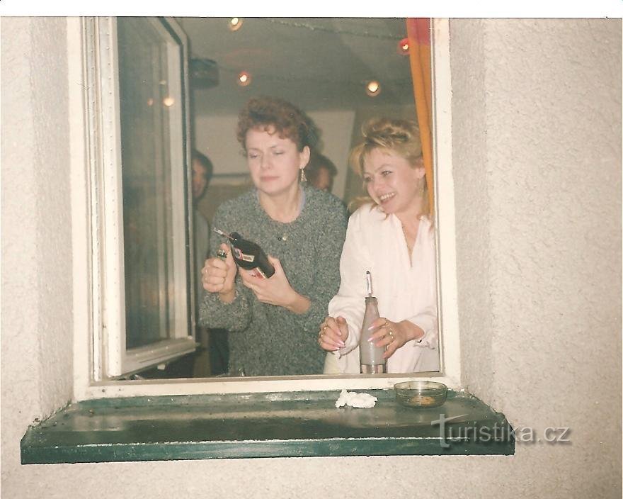 Ik en de zus van mijn vriend. Oudejaarsavond 1993-4
