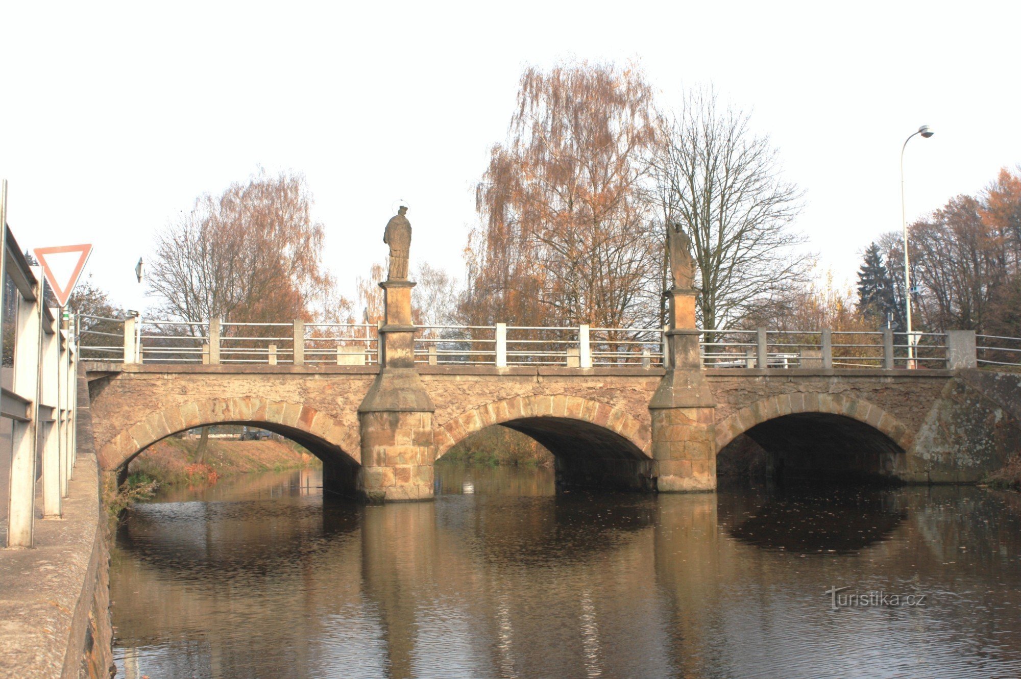 Jablonné nad Orlicí - stenen brug over Tiché Orlicí