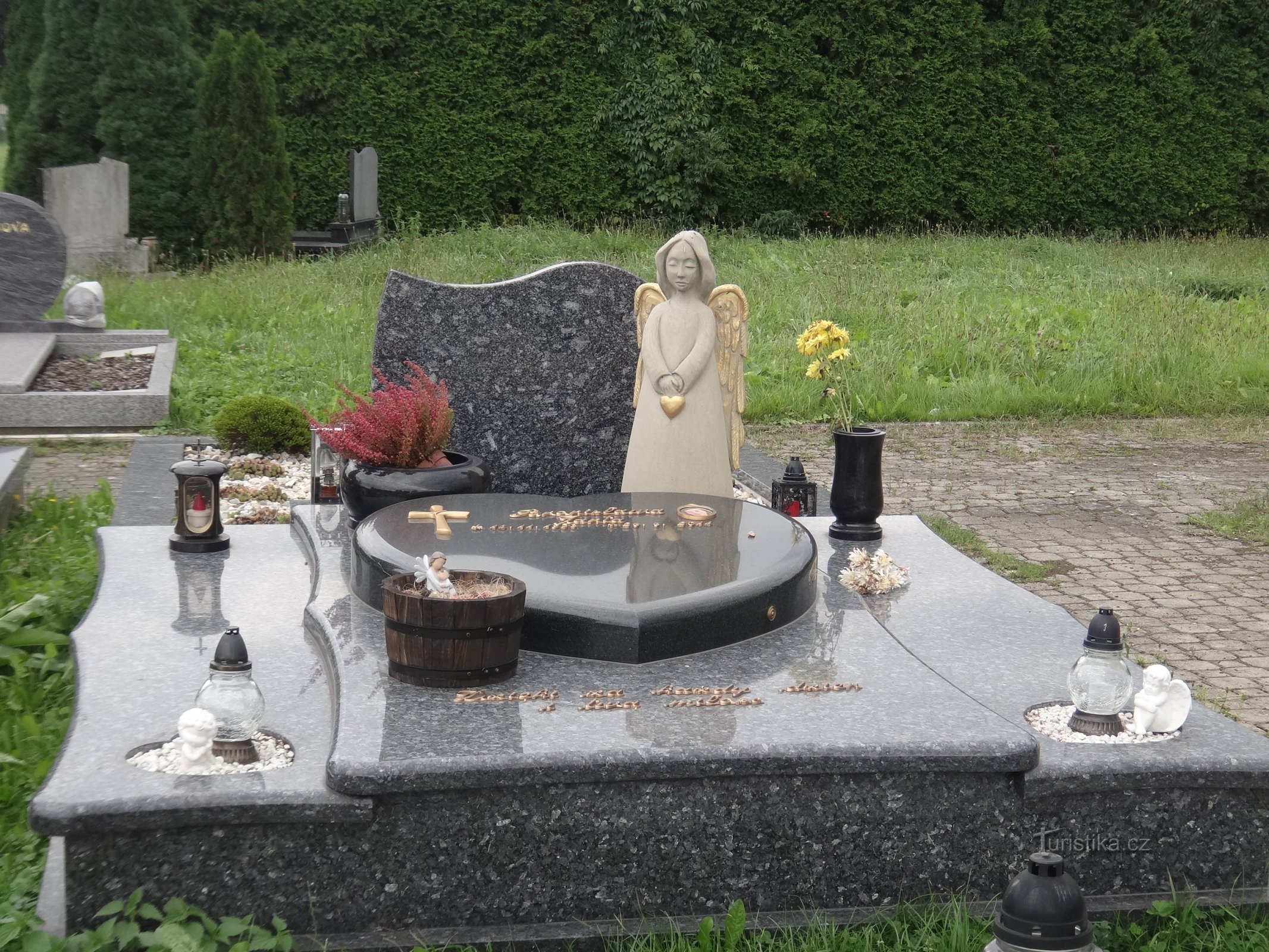 雅布伦科夫 - 公墓