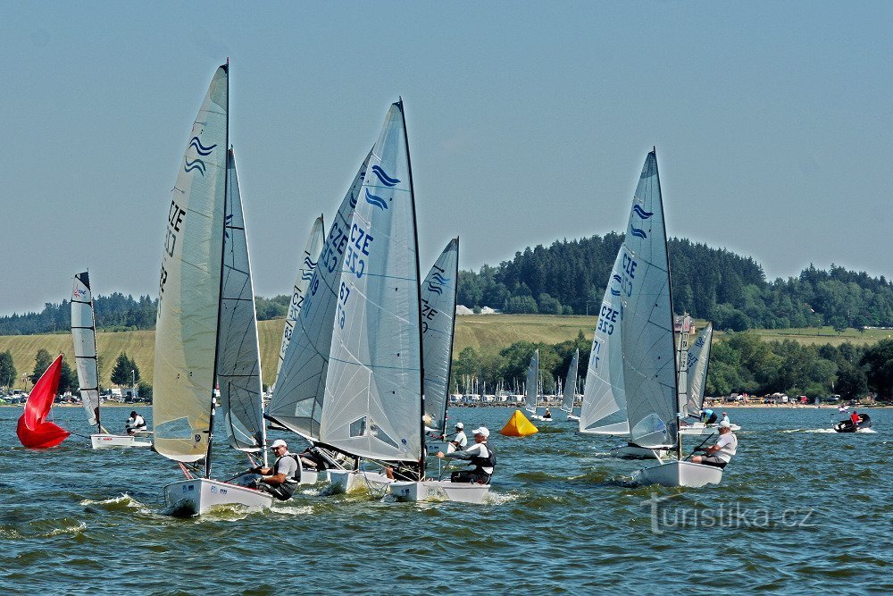 Yachting à Lipno (c) Office du tourisme de la Bohême du Sud