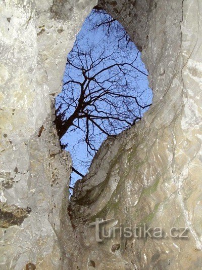 Jáchymka - skalní okno v tunelu