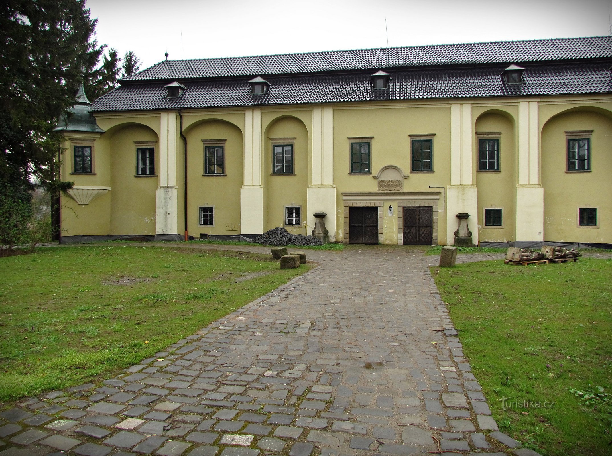 Comment je n'ai pas vu les arcades du château de Morkovice