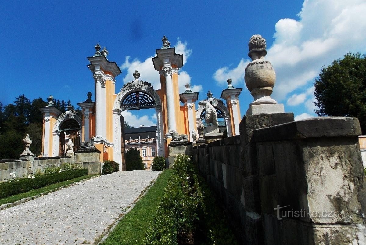 Come il castello e il parco del castello di Nové Hrady hanno ripreso vita