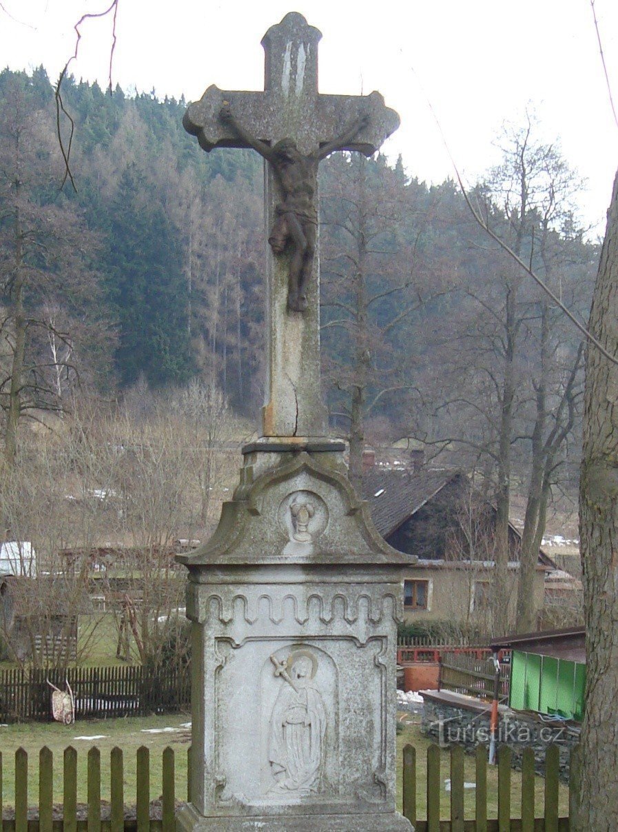 Jamartice-stone cross in front of the church-Photo: Ulrych Mir.