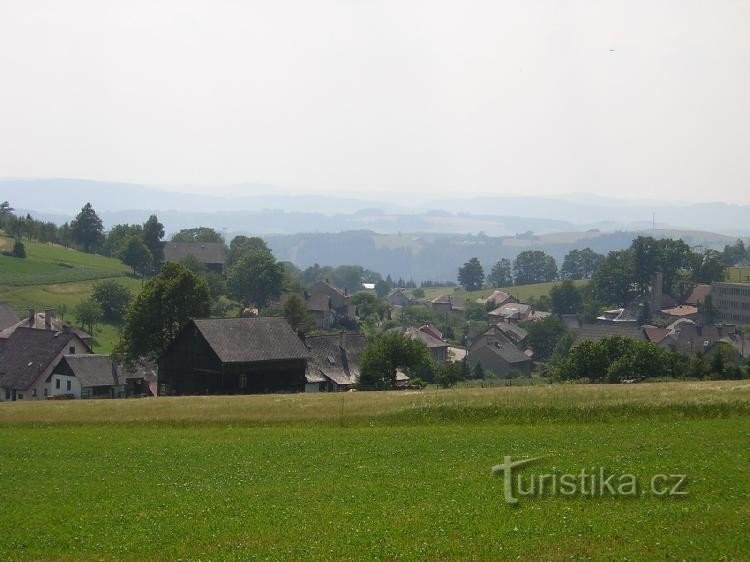 Jamné nad Orlicí:Suchý vrch の方向から見た Jamné nad Orlicí の眺め。 完全に正しい