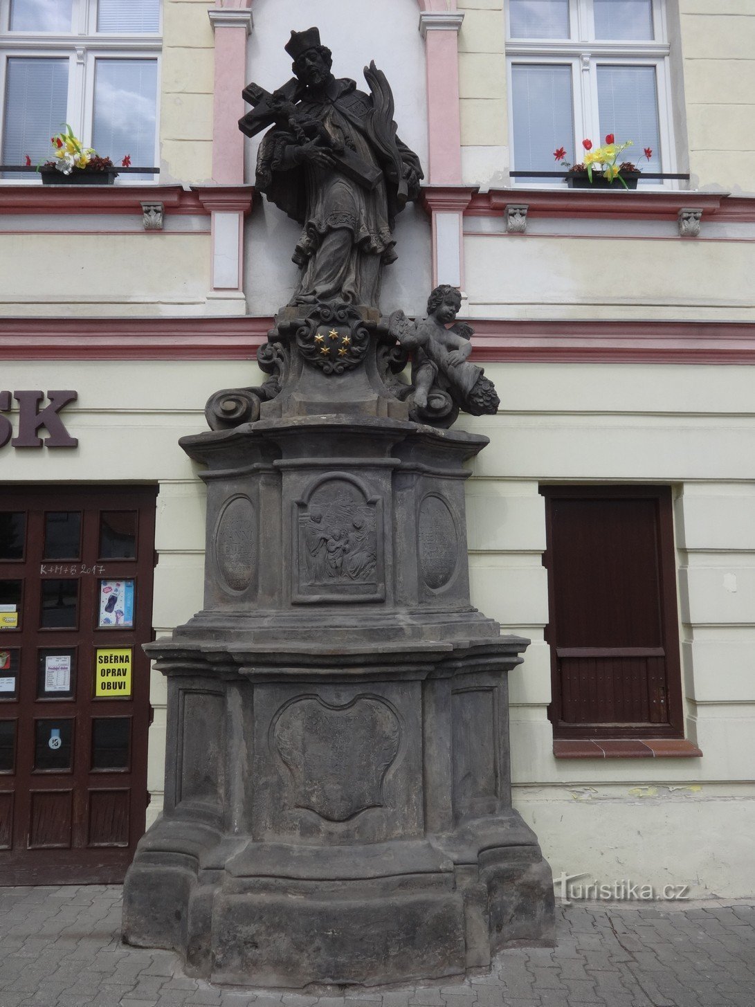John (John) af Pomuk - St. Jan Nepomucký og hans statue i byen Osek