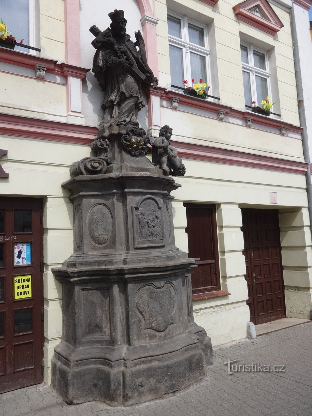 John (John) af Pomuk - St. Jan Nepomucký og hans statue i byen Osek