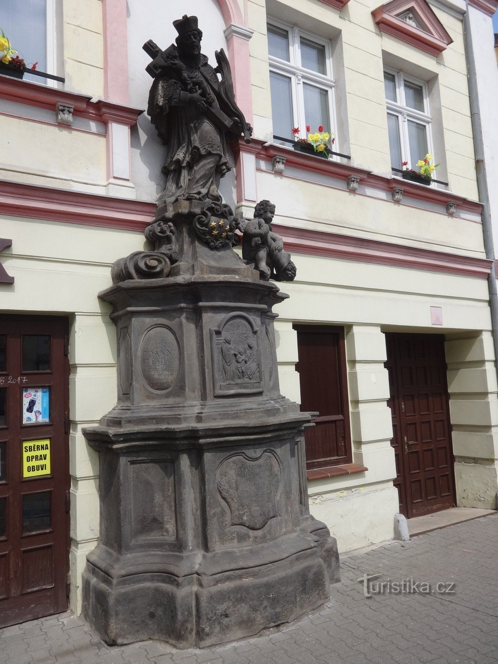 João (João) de Pomuk - St. Jan Nepomucký e sua estátua na cidade de Osek