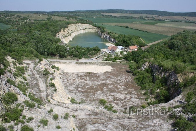 Janičův vrch z kamieniołomem na Svátý kopeček