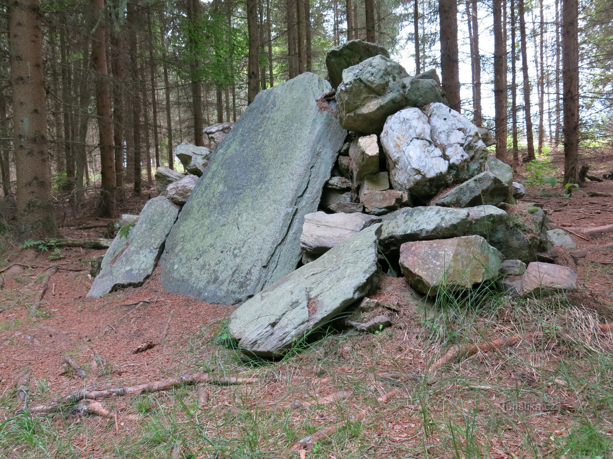 Janoslavice (Rohle) – pedras do jubileu do príncipe João II. do Liechtenstein