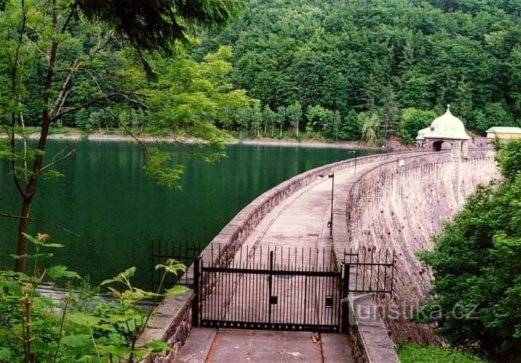 Генуезьке водосховище: дамба