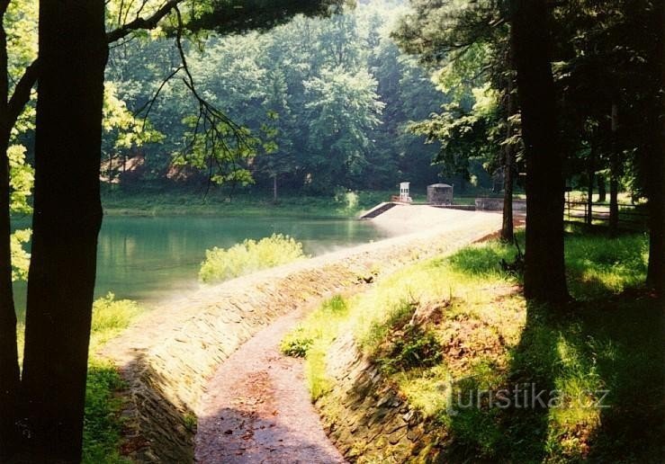 Genoa dam: tributary to the dam