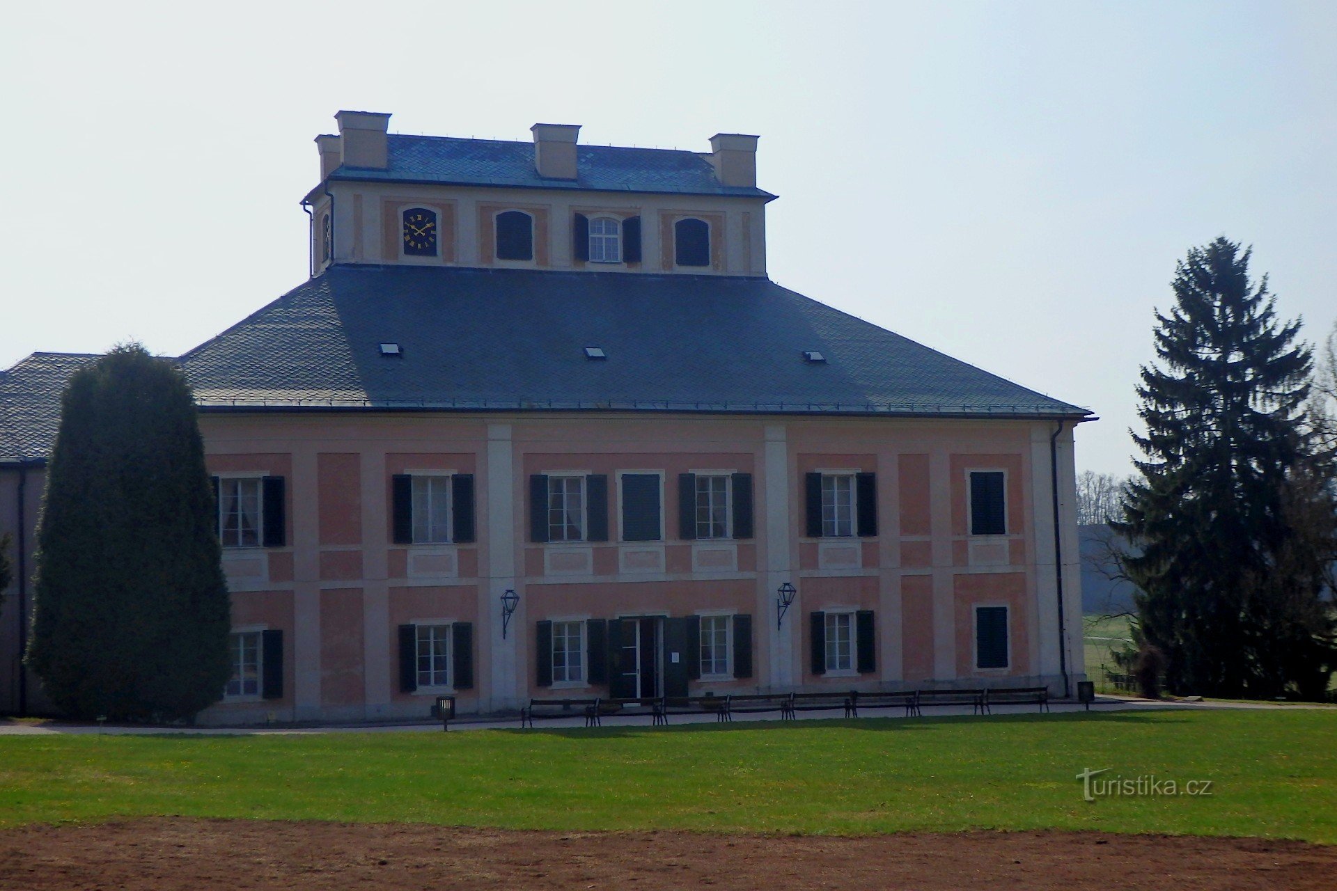 Um passeio de primavera ao longo de Babiččina údolí