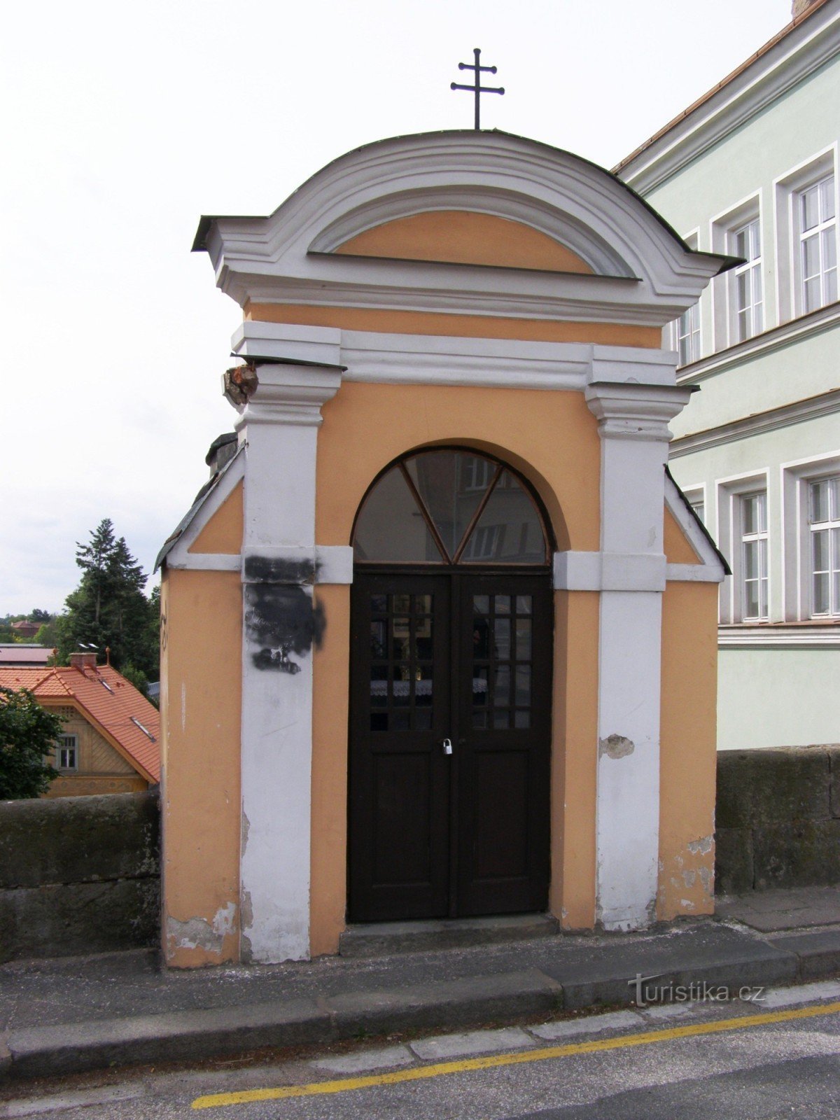 Jaroměř - un puente con una capilla