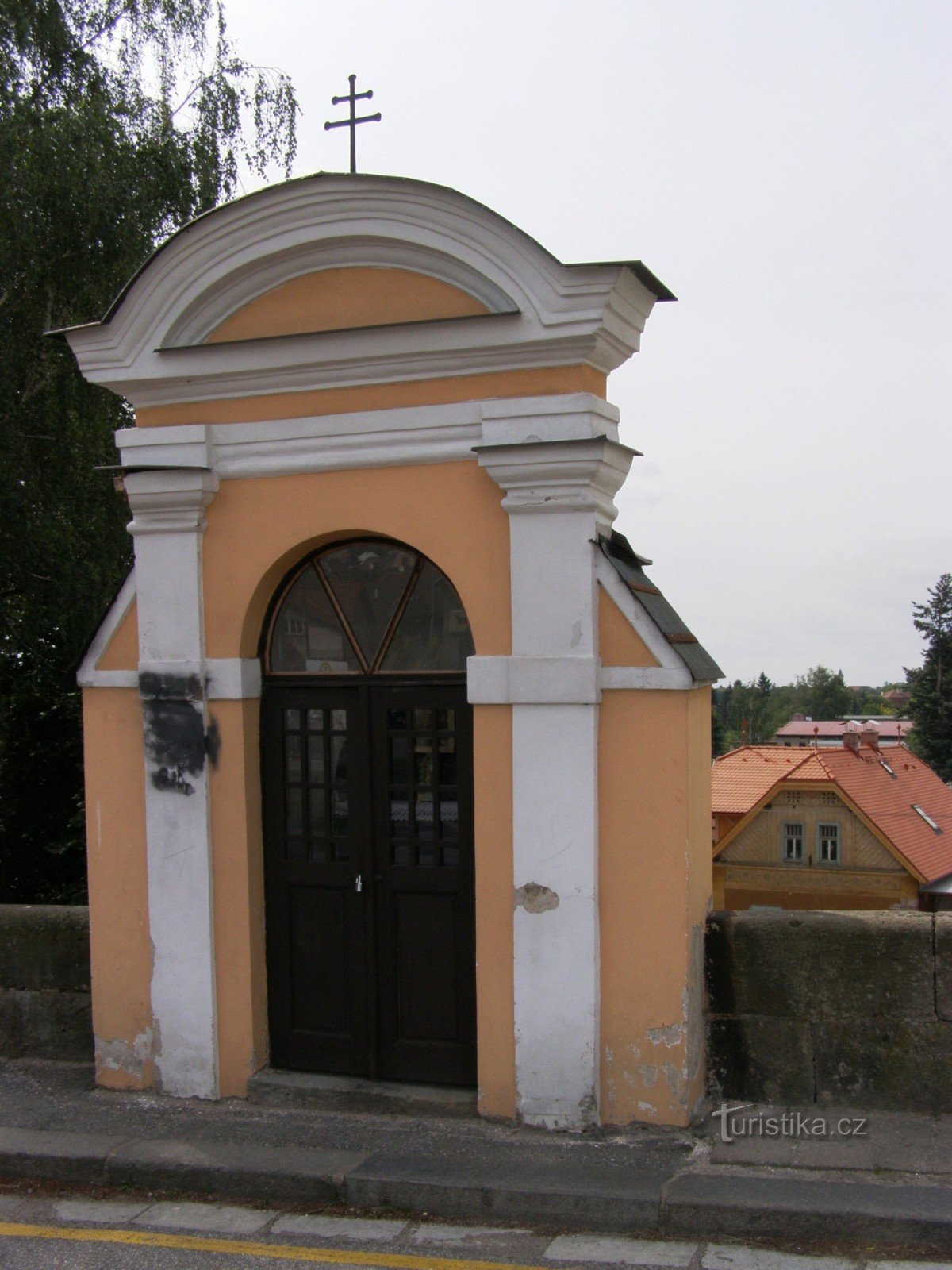 Jaroměř - uma ponte com uma capela