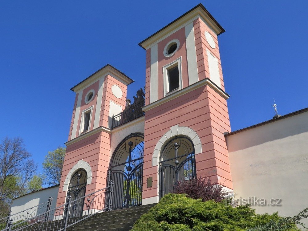 Jaroměřice (cerca de Jevíček) - Puerta de Pilatos con la escultura Ecce Homo