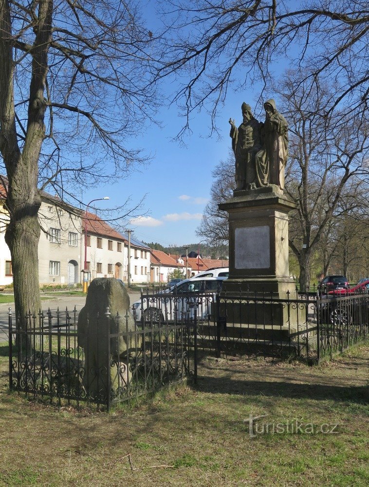 Jaroměřice (lângă Jevíček) – statuia Sf. Chiril și Metodiu