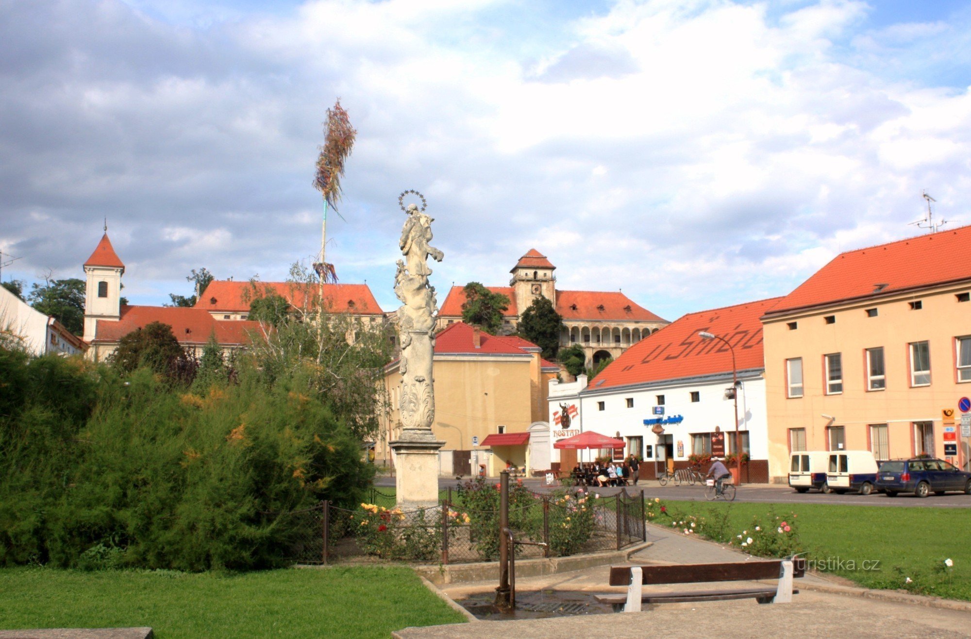 Jaroslavice, square