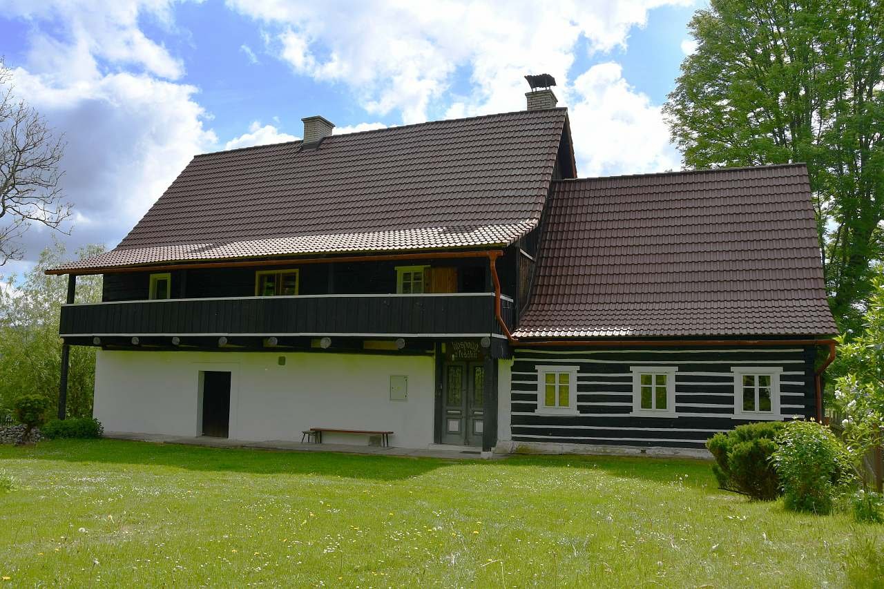 Το ξύλινο σπίτι του Jár Lipnice