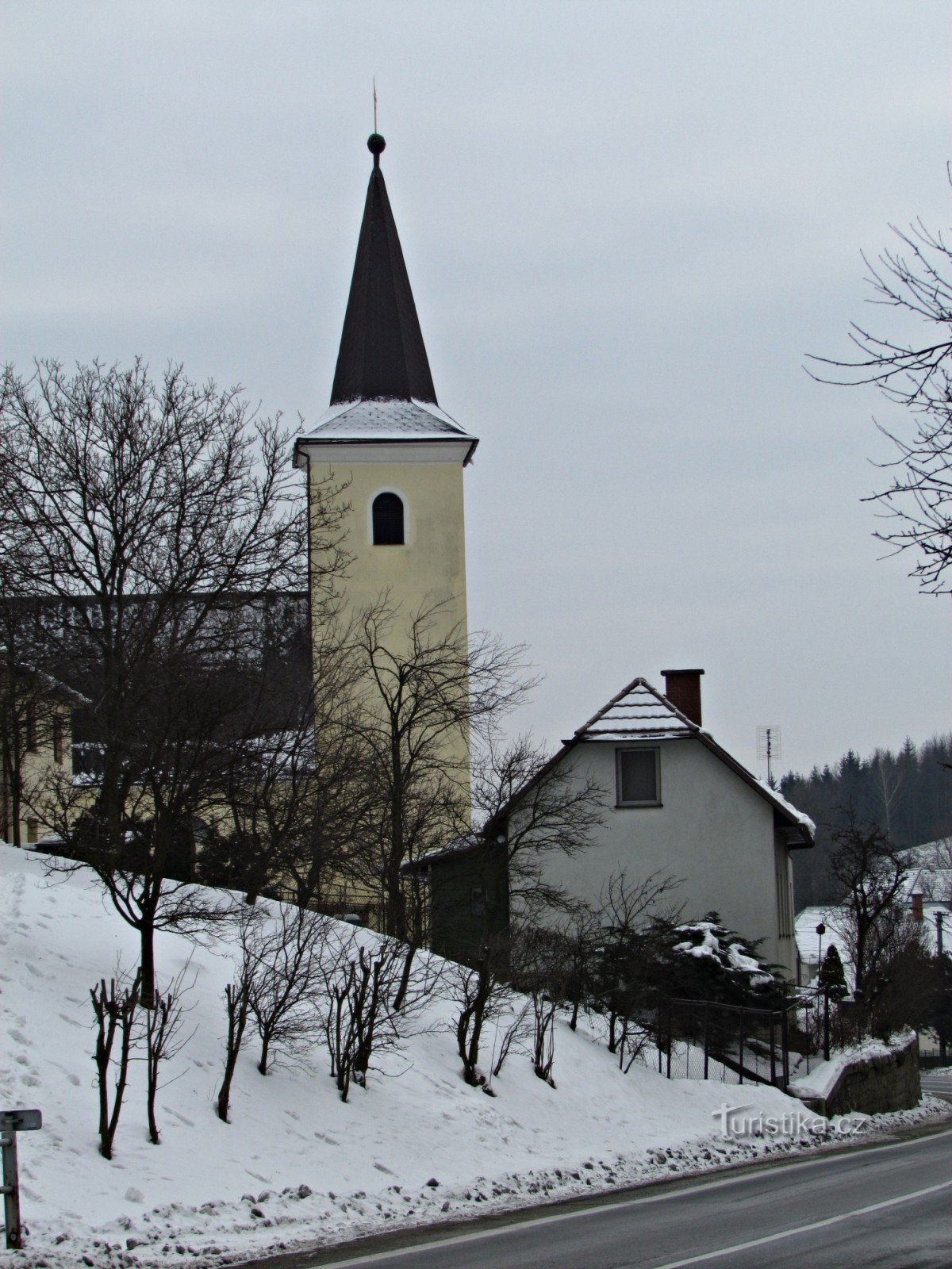 Jasenná - katoliška cerkev