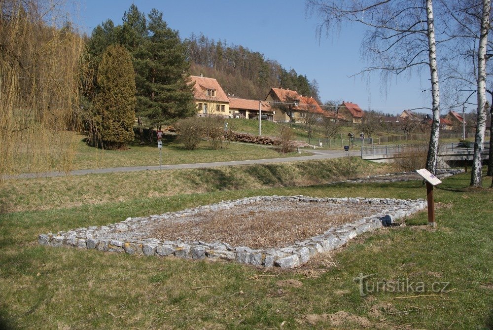 Javoříčko (Luká) – kyrkogårdar, vördnadsfullt minne av en tragedi