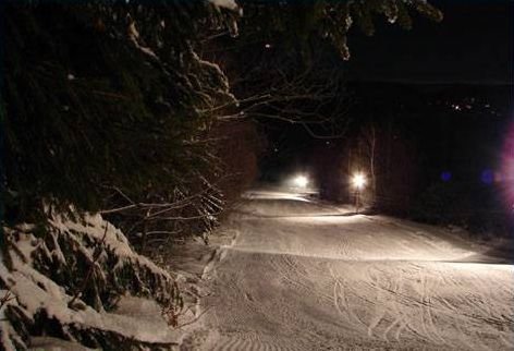 枫叶晚间滑雪