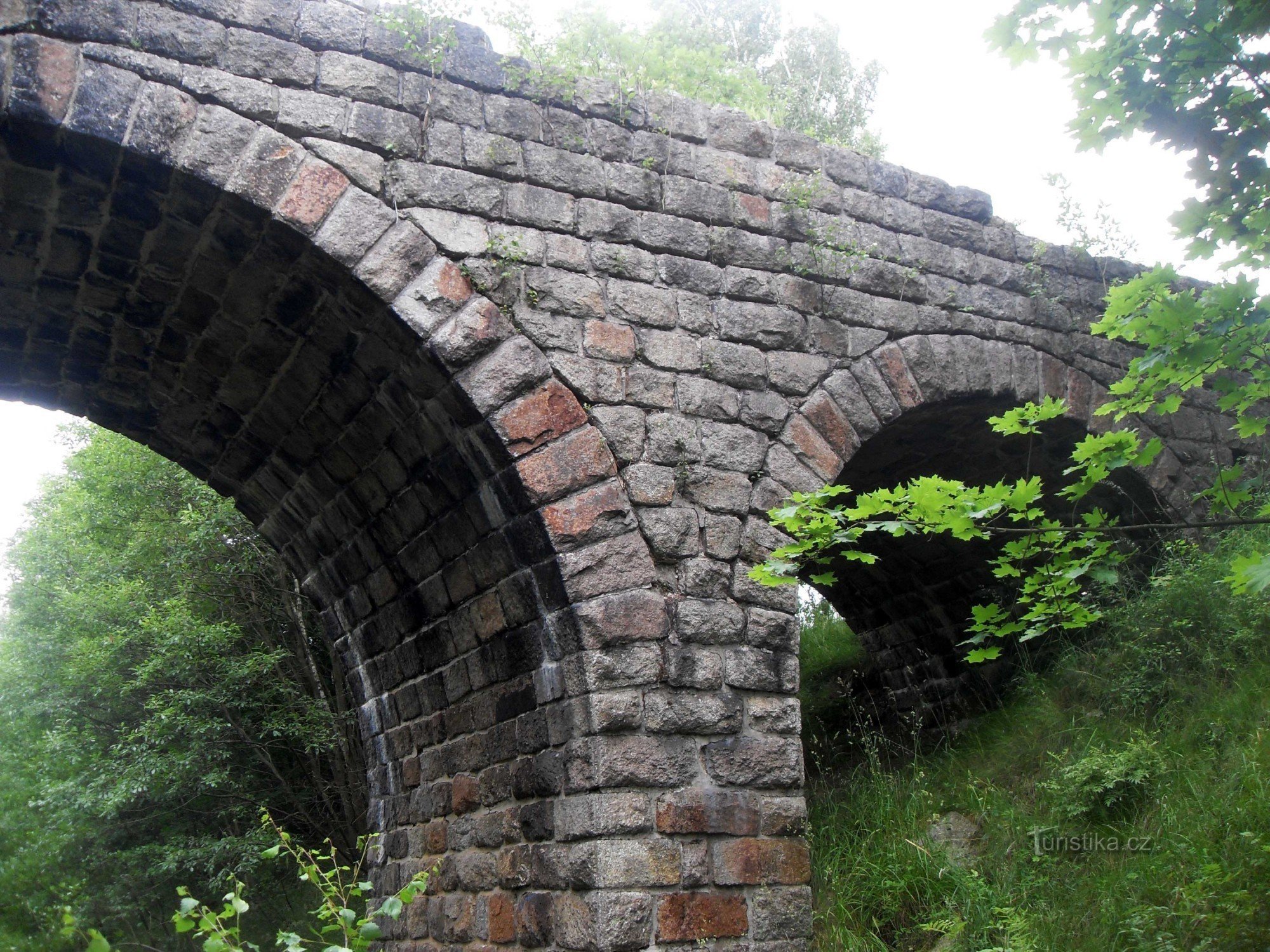 Un des ponts menant de nulle part à nulle part.