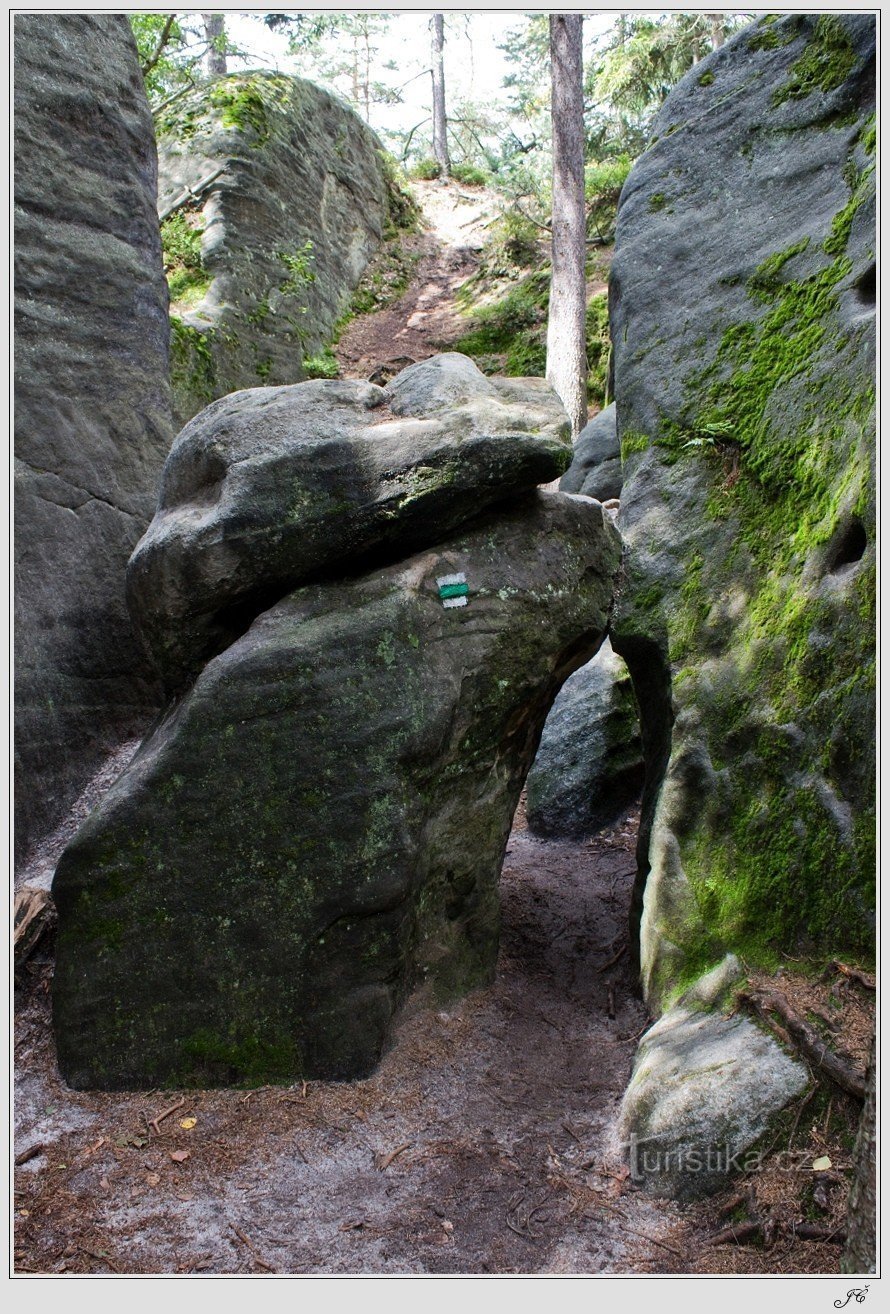 One of the hatches on the way to Kočiče skal