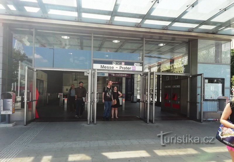 une des entrées du métro