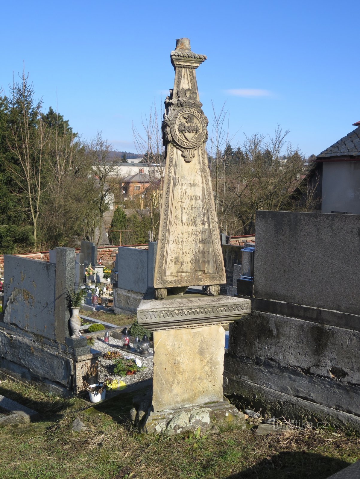 Tanne - Grabstein der Familie Wachler