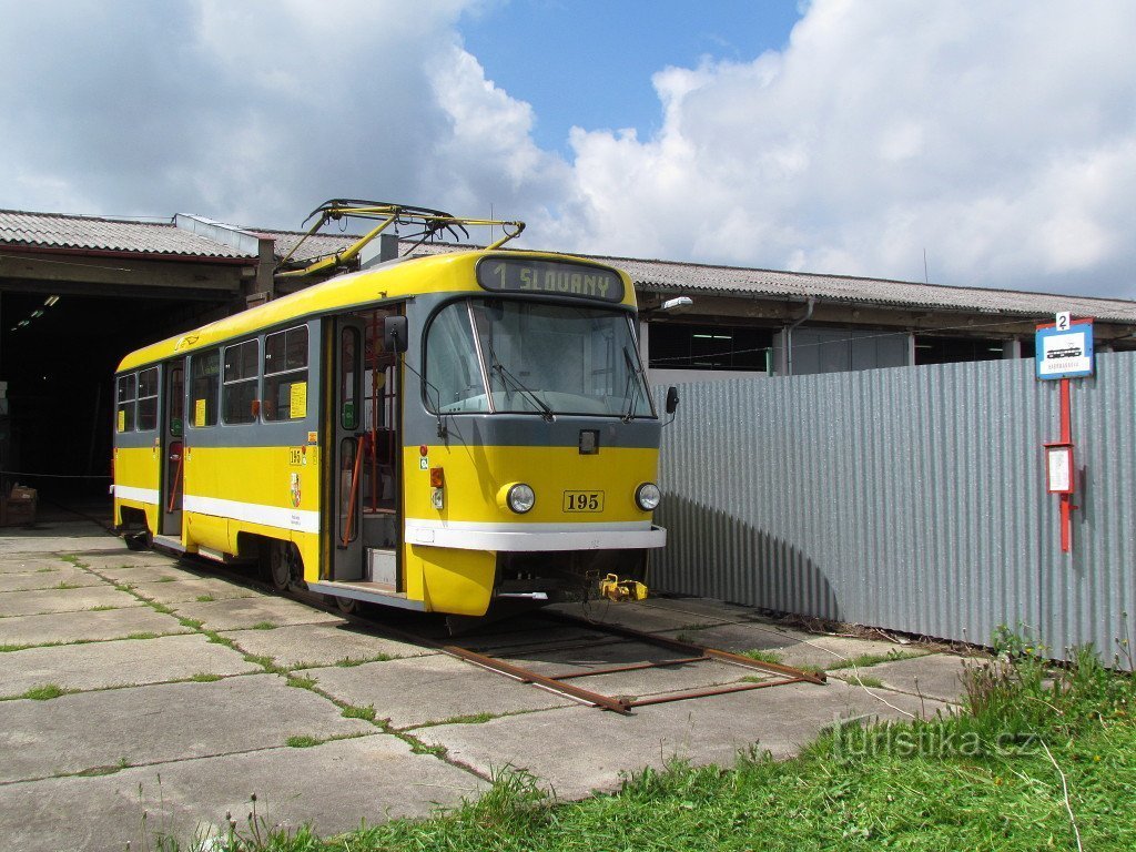Одним из экспонатов также является бывший пльзеньский трамвай типа Т3.