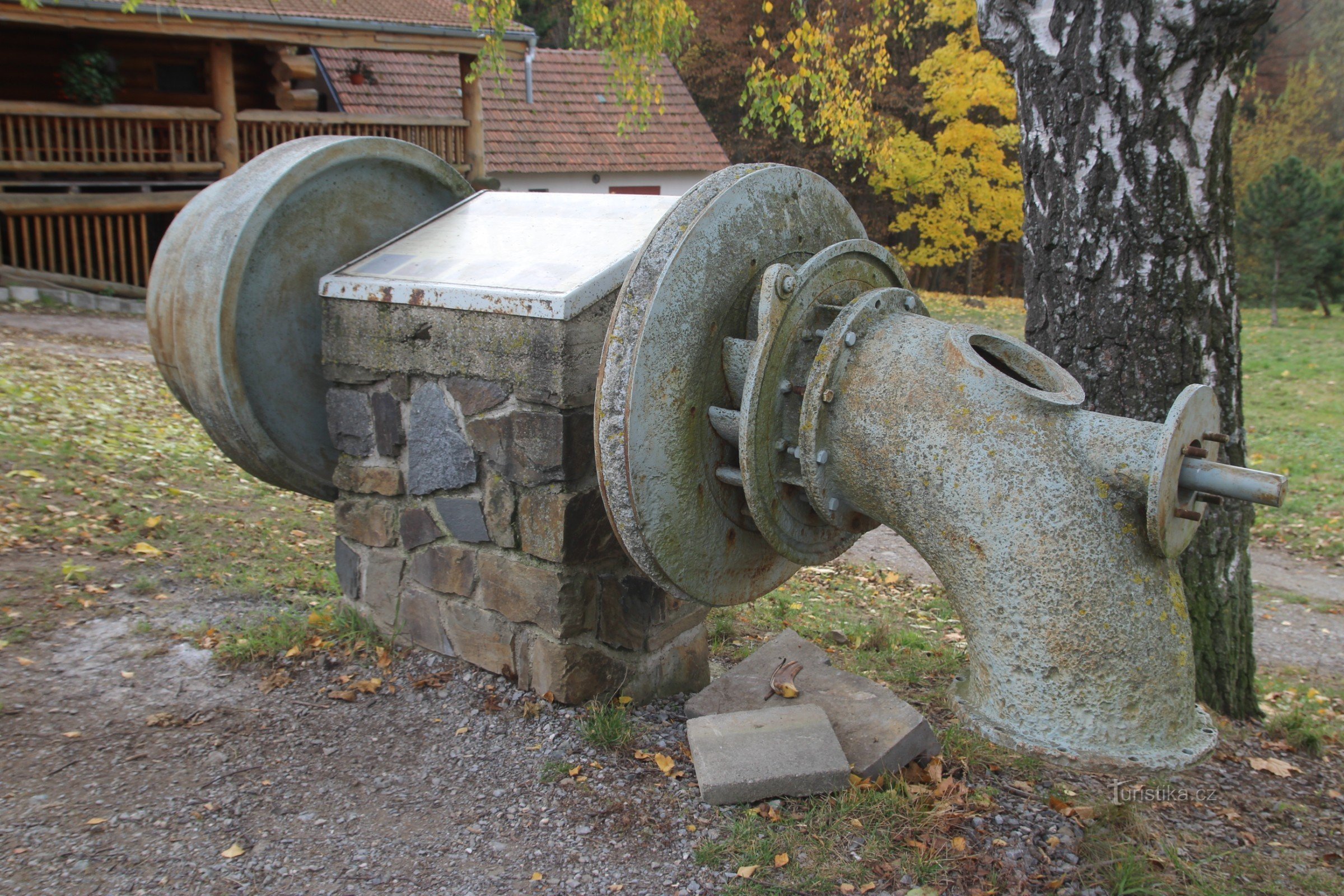 Jedovnice - Francis-Turbine auf dem Olšovce-Deich