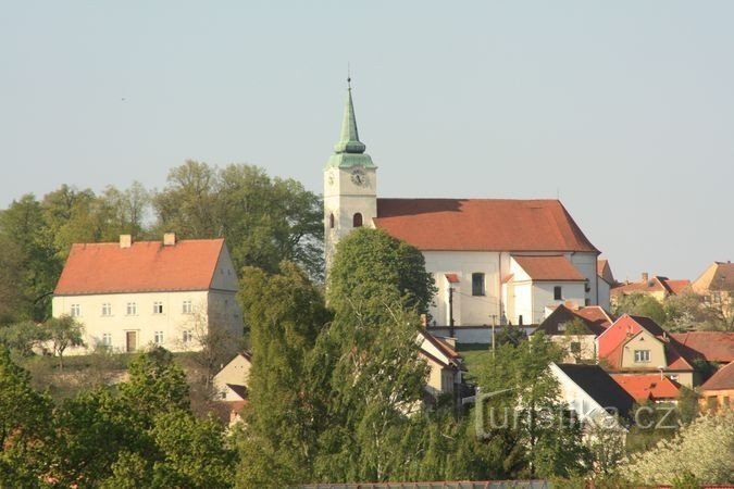 Jedovnice - Biserica Sf. Petru și Pavel