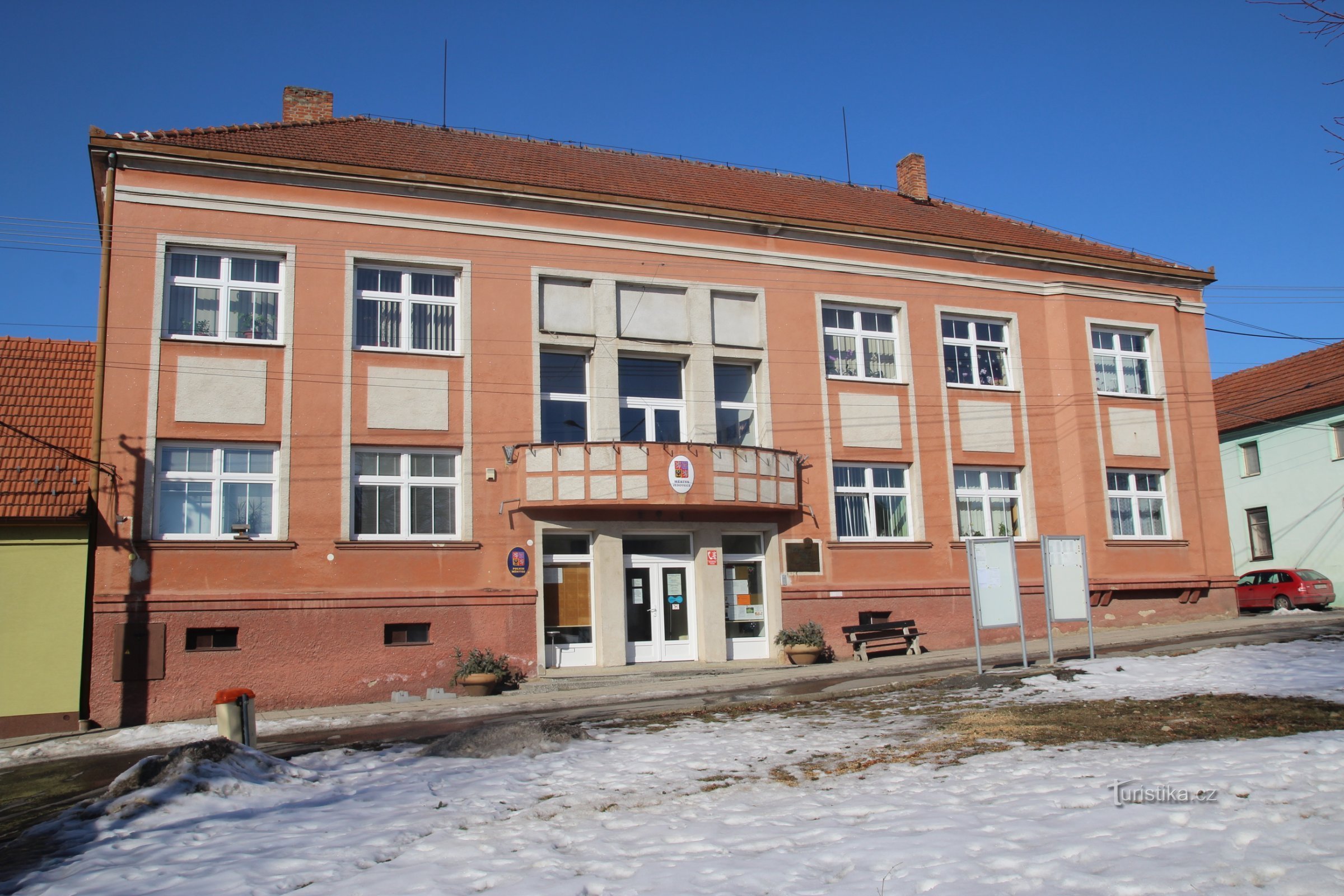 Jedovnice, oficina municipal
