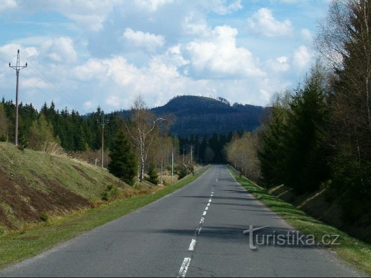 Jelení hora: A Přísečnice-gát felé vezető útról.