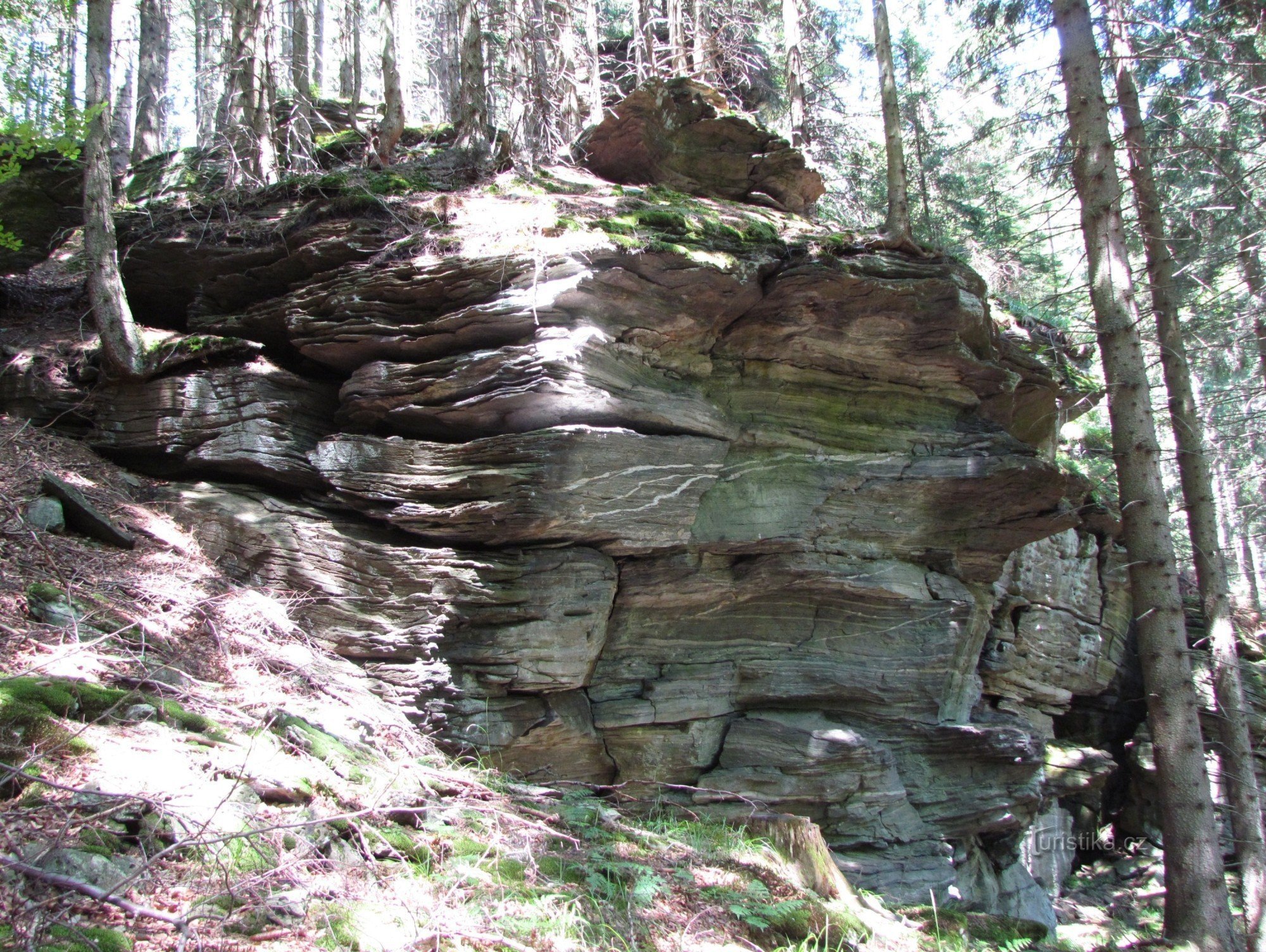 Pedras de veado acima do assentamento Bílý Potok