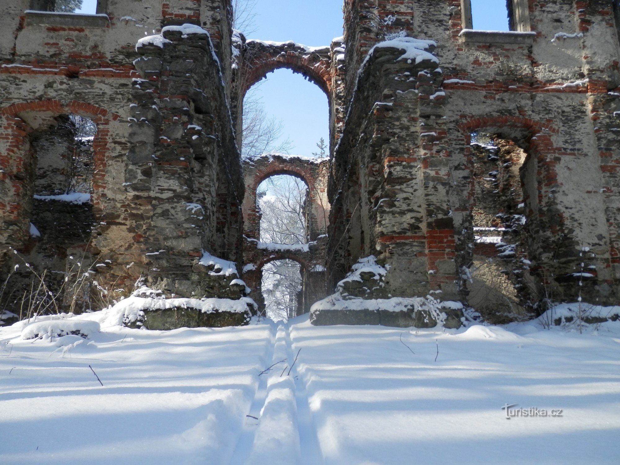 Snowy Vysoká only calls a few times a year