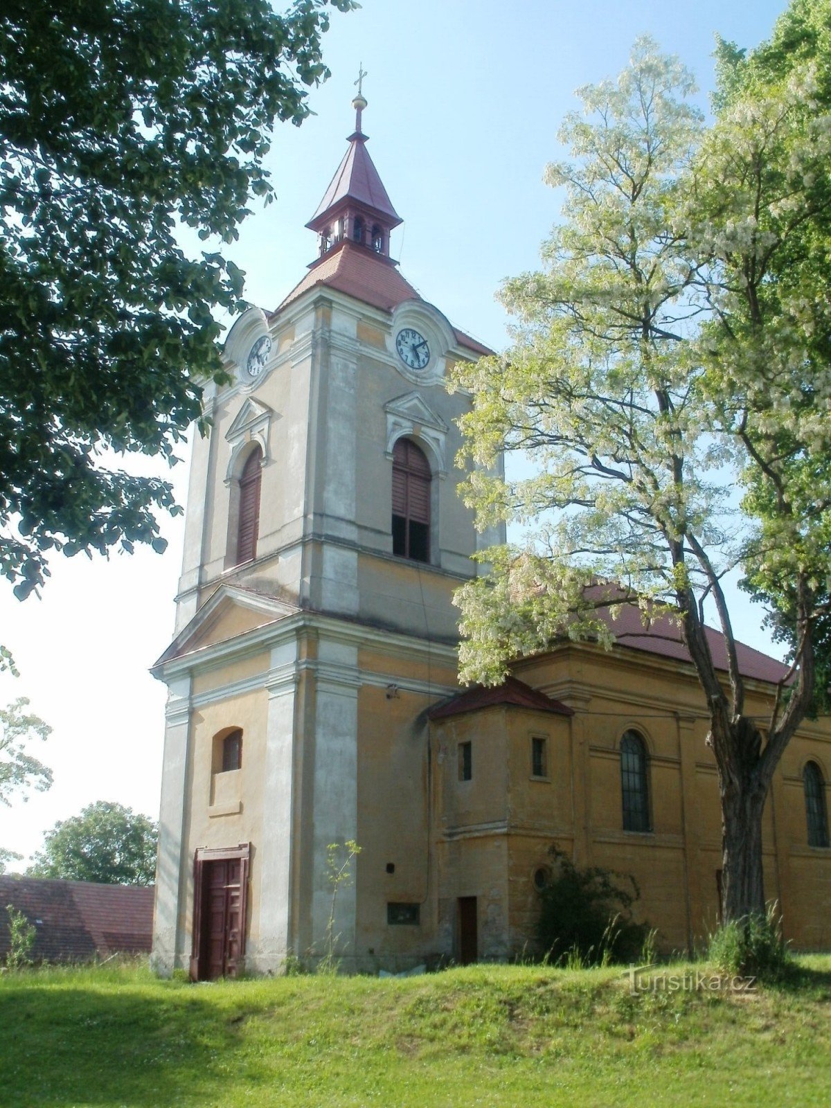 Jeníkovice - iglesia de St. Pedro y Pablo