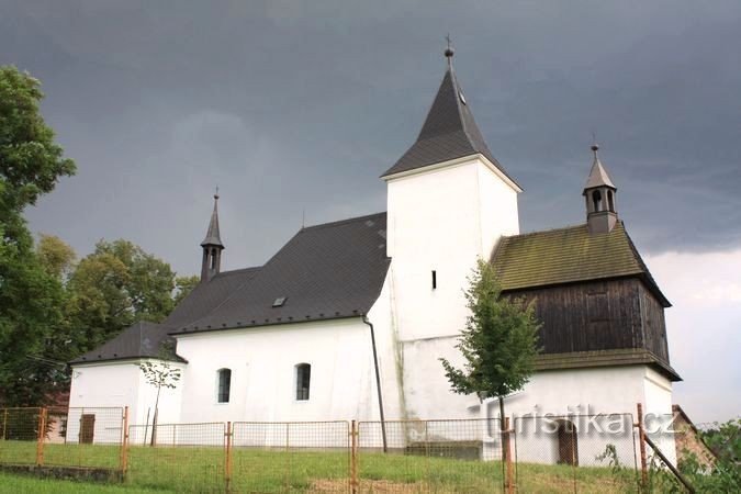 Jenišovice - Kościół Świętej Trójcy