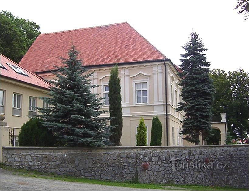 Château de Jesenec-baroque, maintenant ÚSP.jpg