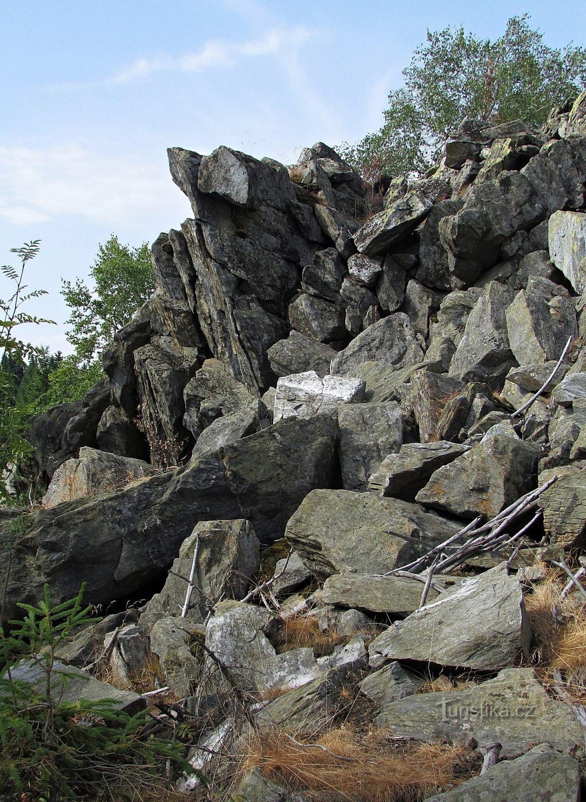 Єсеницькі скелі - 2. Чорні камені