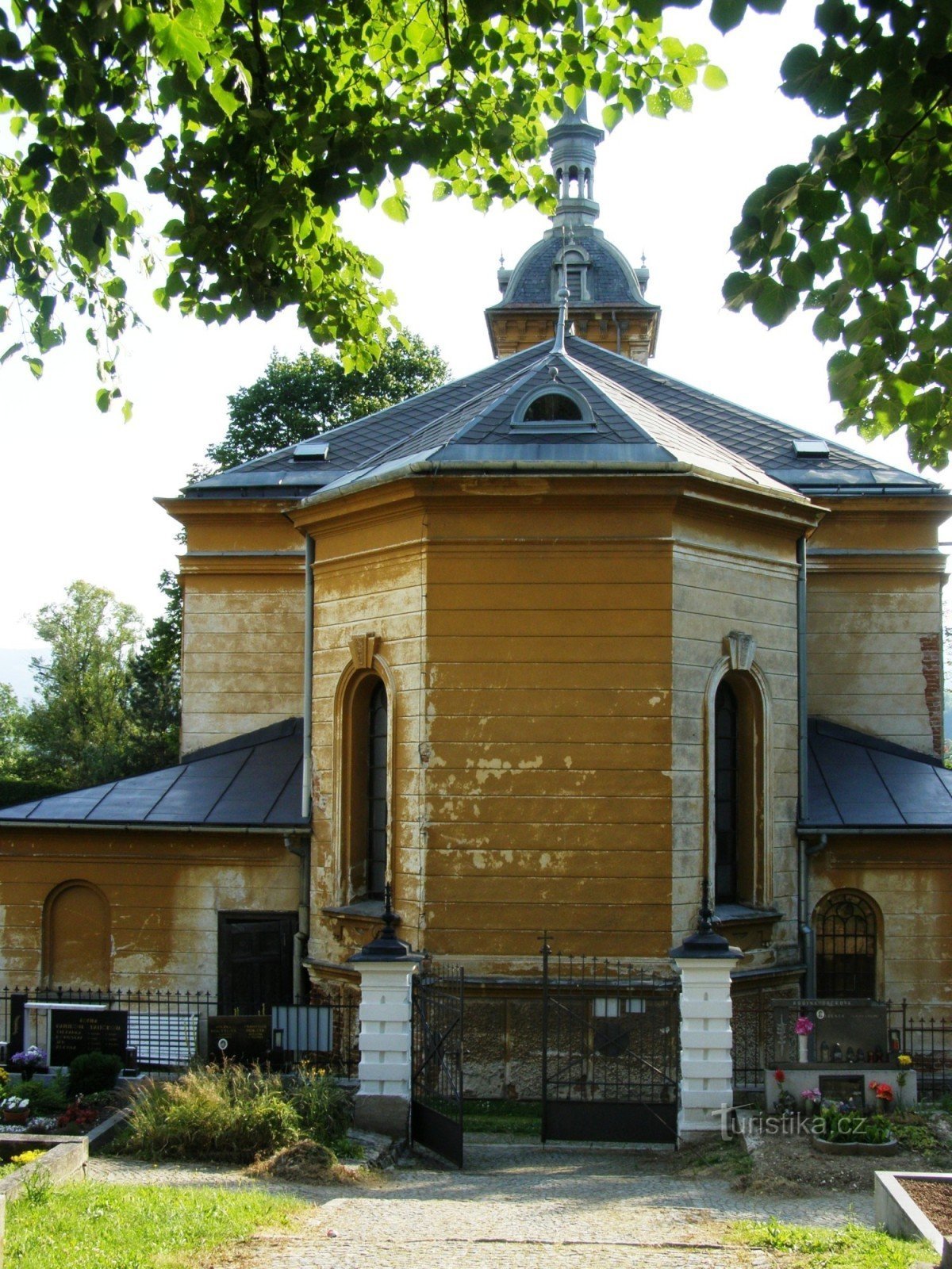 Jeseník - kostel sv. Jiří v Bukovici