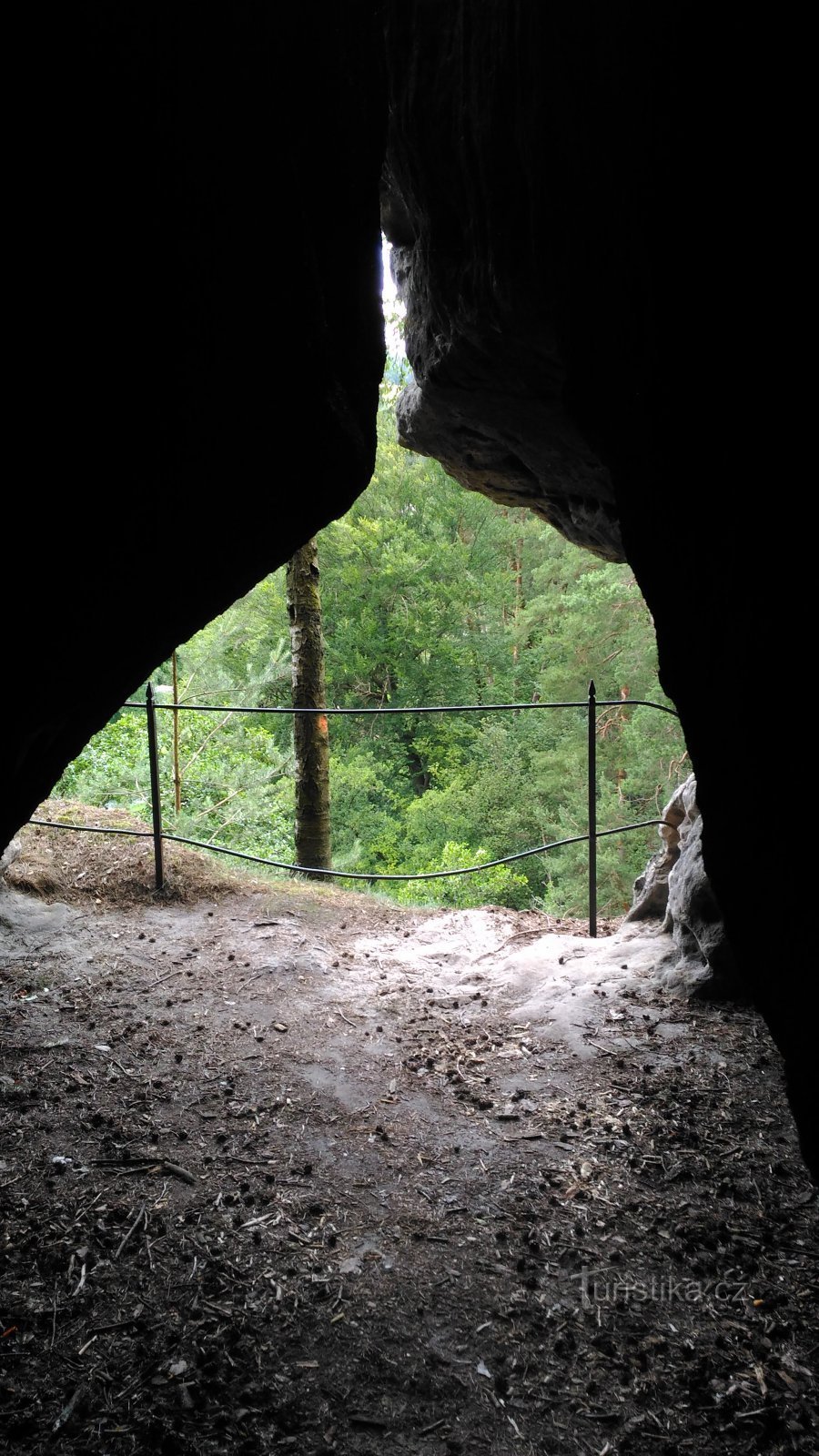 Kriegsloch-Höhle.