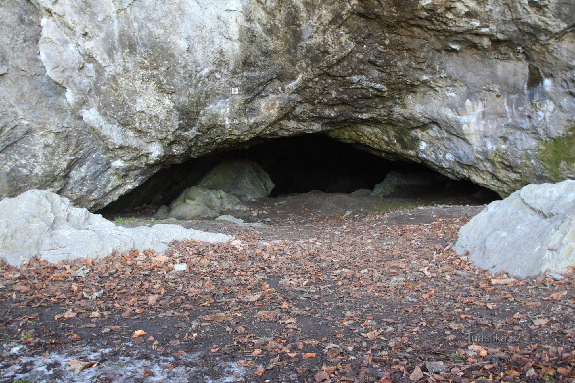 Lidomorna Cave, also called Hladomorna