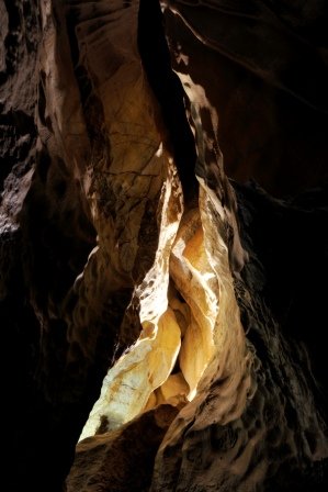 Grotte à la frontière